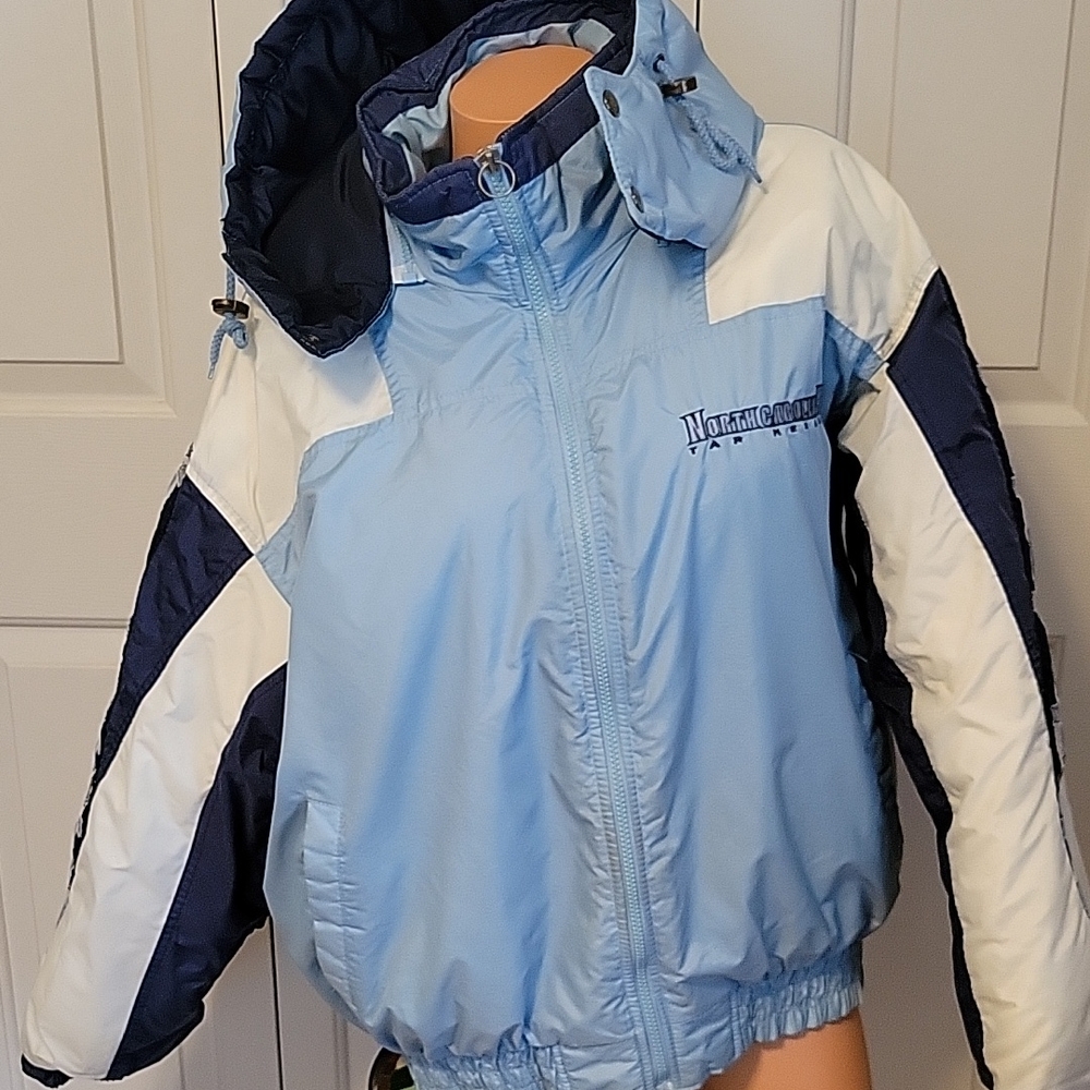 Vintage and Classic 90s, UNC Tar Heels Puffer Jacket (LG)